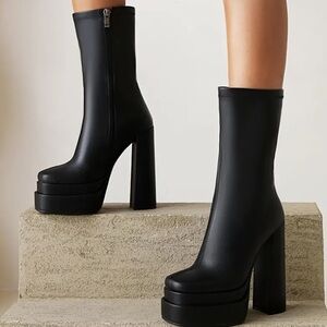 🆕 Black Platform Boots - US 6 NWOB